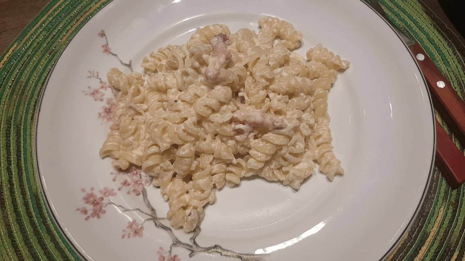 Macarrão cremoso com bacon