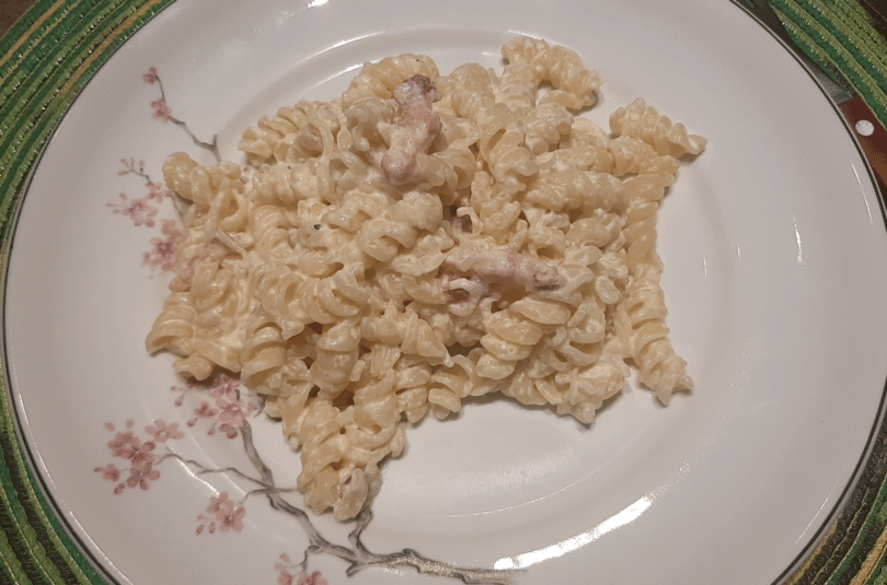 Macarrão cremoso com bacon
